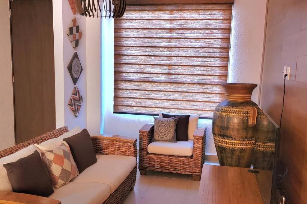 Great Cheerful 2 Bedroom House With Pool And Сasa de vacaciones *