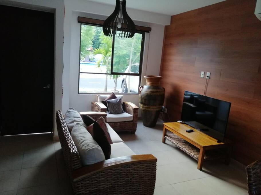 Great Cheerful 2 Bedroom House With Pool And Сasa de vacaciones *